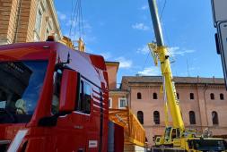 Trasporto eccezionale e montaggio gru in centro storico? È la nostra specialità