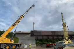Movimentazione Travi con Carrelli SPMT e Autogru Grove a Rastignano (BO)